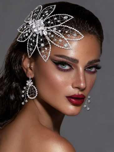 Bridal Comb Big Flower Shape Wedding Headpiece - Silver Stylord