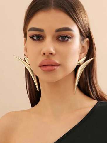 Exaggerated Metal Triangle Bend Pointed Earrings - Gold Stylord