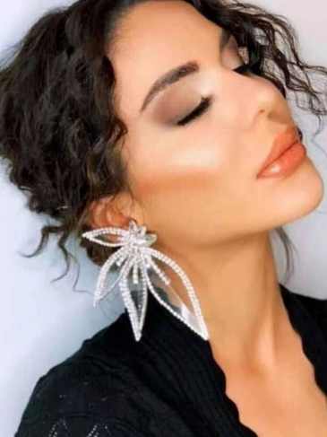 New Shiny Rhinestone Flower Earrings - Silver Stylord