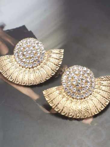 Fan Shaped Alloy Rhinestone Vintage Stud Earrings - Gold Stylord