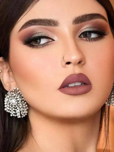 Shiny Rhinestone Flowers Stud Earrings - Silver Stylord