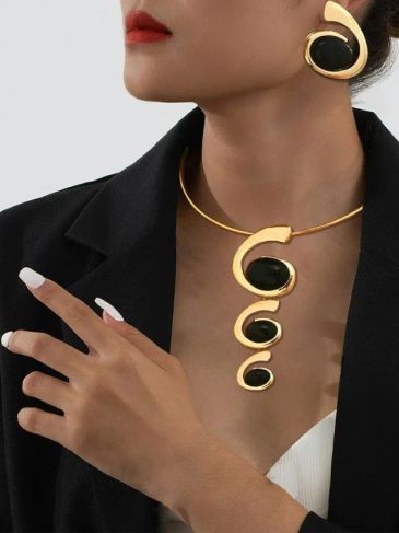 2Pcs Unique Fashion Earrings + Choker Jewelry Set